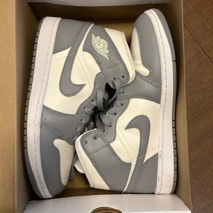 Women’s Air Jordan 1 Mid “Stealth” size 10